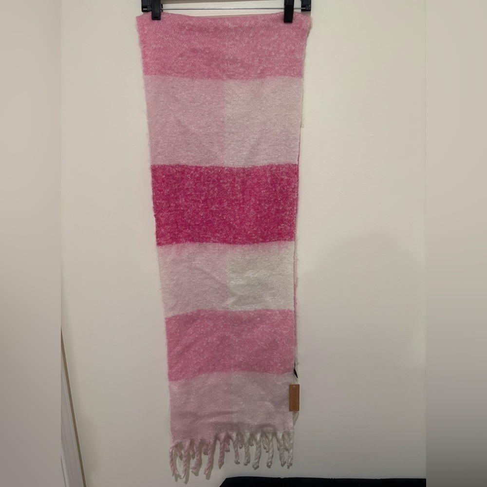 Steve Madden Pink and Cream Scarf Brand New